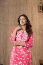 Women Pink Floral Printed Regular Chikankari Pure Cotton Kurta with Trousers - Image 4